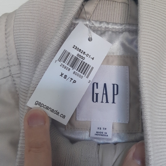 BNWT GAP bomber jacket. Size XS - Picture 6 of 8